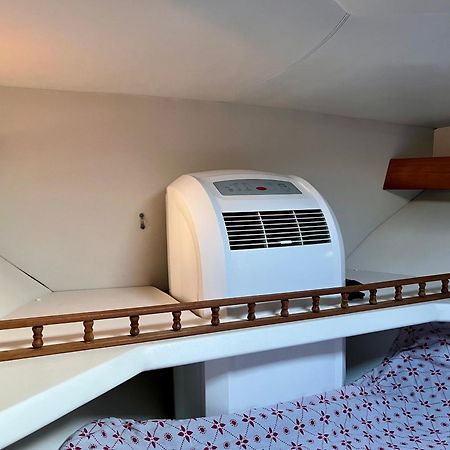 Cozy Private Two Rooms Yacht In Barcelona With Free Parking Сан-Адриан-де-Бесос Экстерьер фото