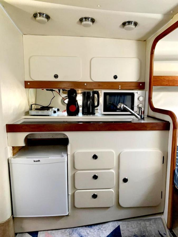 Cozy Private Two Rooms Yacht In Barcelona With Free Parking Сан-Адриан-де-Бесос Экстерьер фото