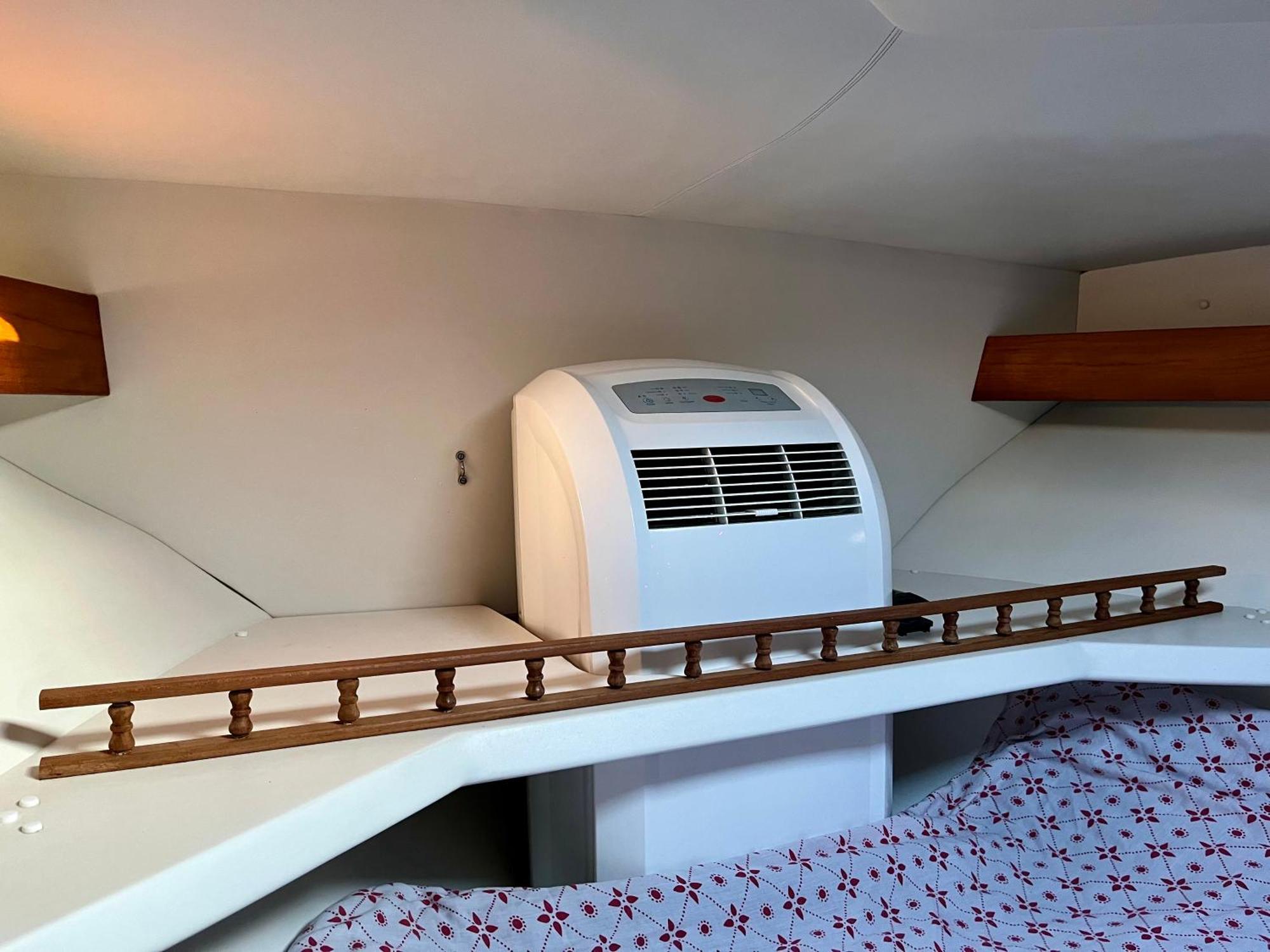 Cozy Private Two Rooms Yacht In Barcelona With Free Parking Сан-Адриан-де-Бесос Экстерьер фото